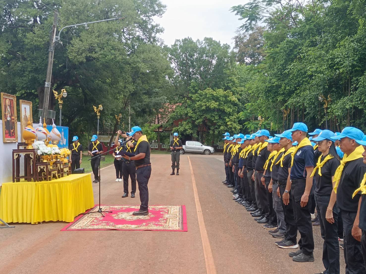 พช.เขมราฐ ร่วมกิจกรรมจิตอาสาบำเพ็ญสาธารณประโยชน์ เนื่องในวันคล้ายวันสวรรคตพระบาทสมเด็จพระจุลจอมเกล้าเจ้าอยู่หัว