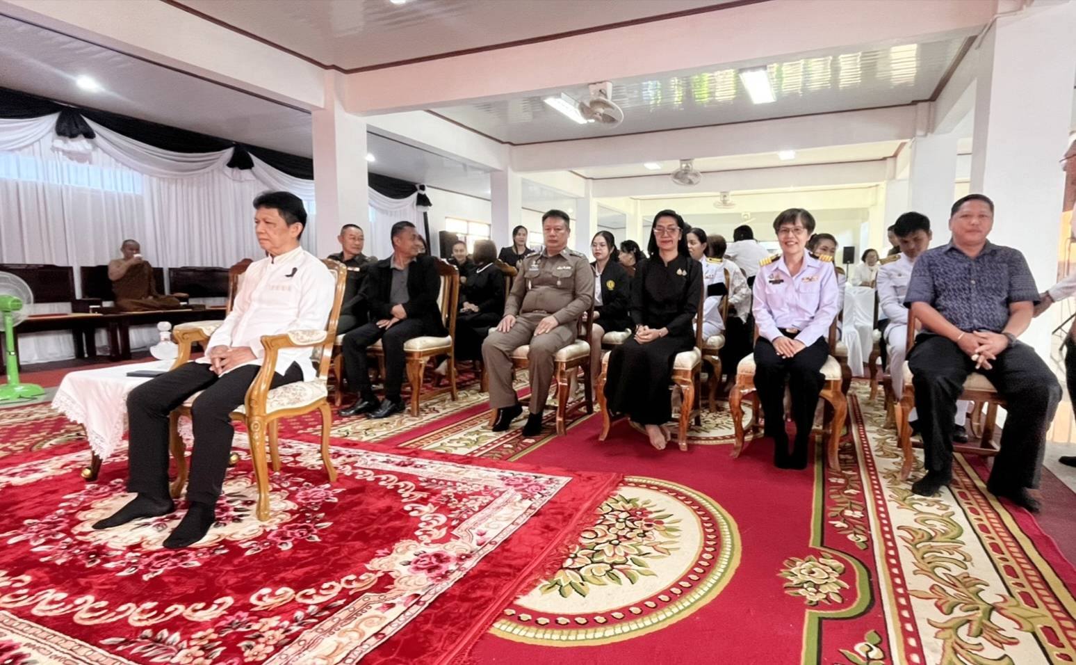  พช.เขมราฐ : ร่วมพิธีบำเพ็ญกุศล ในวาระครบ 100 วัน (สตมวาร) เพื่อถวายเป็นพระราชกุศลแด่สมเด็จพระนางเจ้าสิริกิติ์ พระบรมราชินีนาถ พระบรมราชชนนีพันปีหลวง