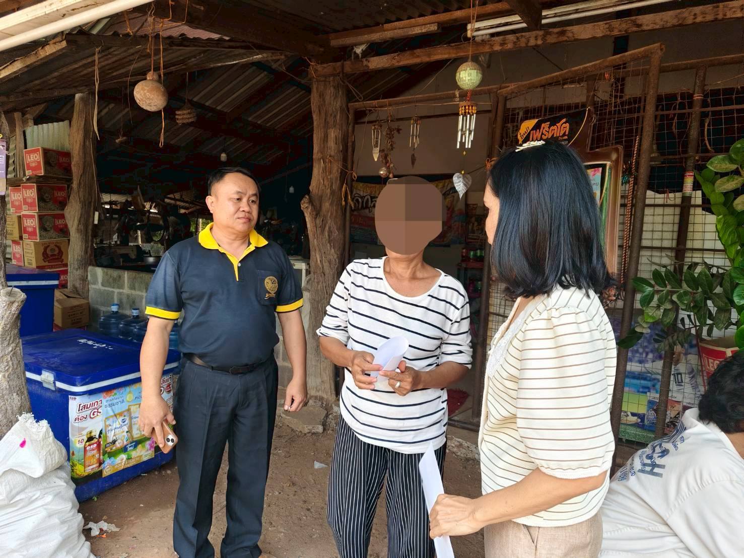  พช.เขมราฐ :ลงพื้นที่ติดตามและสนับสนุนการบริหารจัดการหนี้ค้างชำระ กองทุนพัฒนาบทบาทสตรีอำเภอเขมราฐ